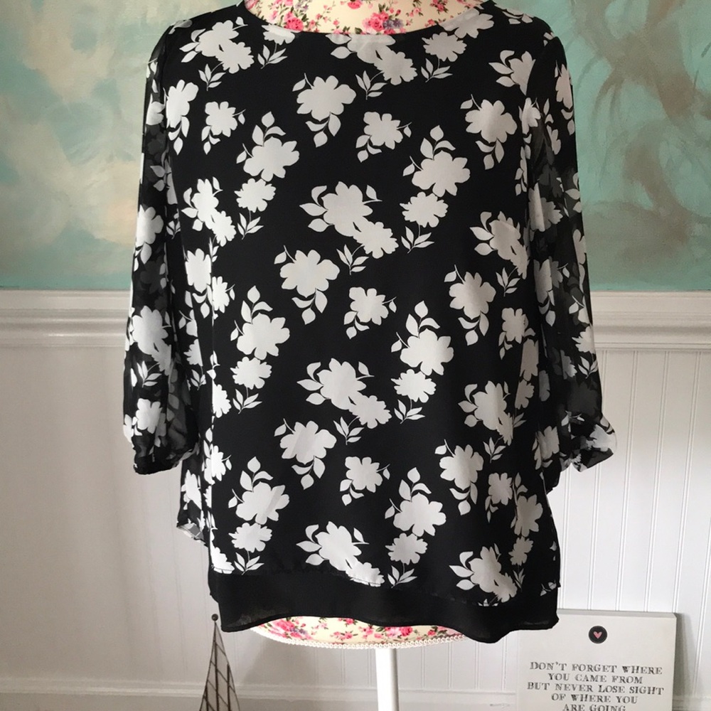 AB Studio Size Small Black & White